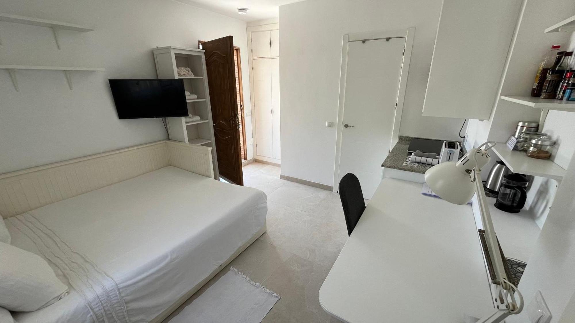 Studio Views Apartment, Cortijo Fruitful Hills 말라가 외부 사진